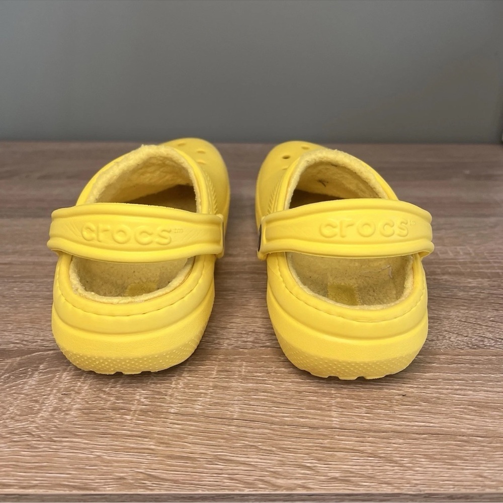 Crocs Youth J2 Fleece-Lined Classic Clogs Yellow | Kids Slip-On Shoes - Picture 6 of 7